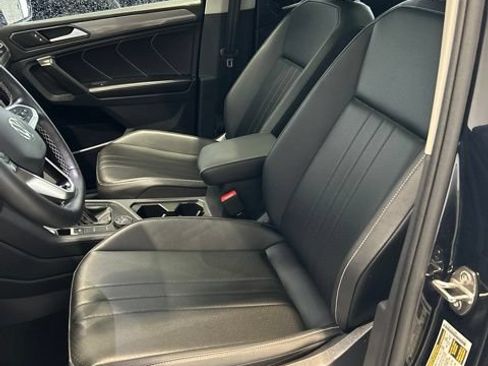 Used 2024 Volkswagen Tiguan SE w/ Panoramic Sunroof Package AWD/4WD image 8