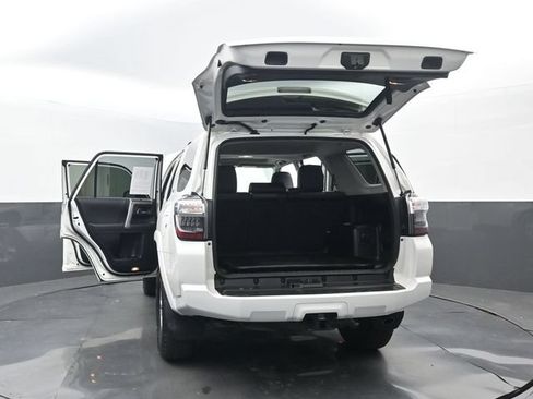 Used 2020 Toyota 4Runner SR5 Premium w/ Moonroof Package AWD/4WD image 37