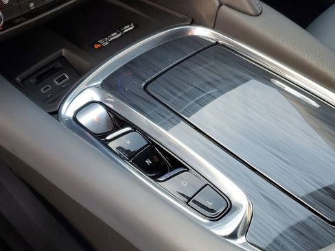 Used 2023 Buick Enclave Essence image 19