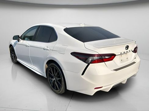 Used 2024 Toyota Camry SE FWD image 11