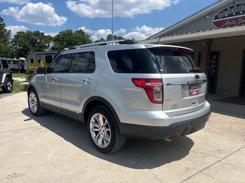 Used 2014 Ford Explorer XLT w/ Equipment Group 202A FWD image 7