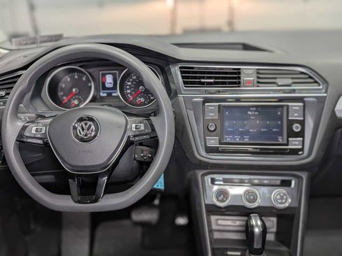 Used 2018 Volkswagen Tiguan S image 5