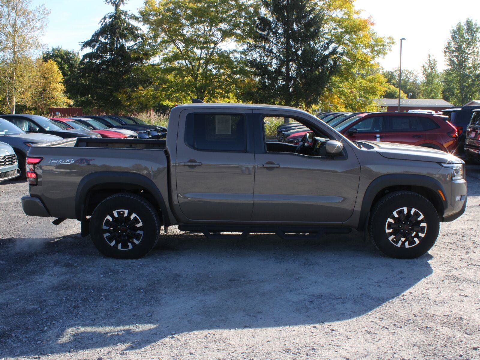 Used 2023 Nissan Frontier PRO-4X w/ Technology Package AWD/4WD image 4