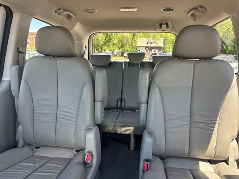 Used 2011 Kia Sedona EX w/ Luxury Pkg FWD image 12