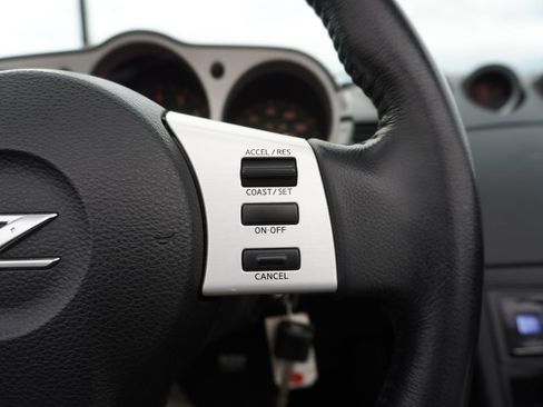 Used 2004 Nissan 350Z Enthusiast RWD image 22
