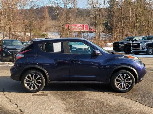 Used 2017 Nissan Juke SV image 3