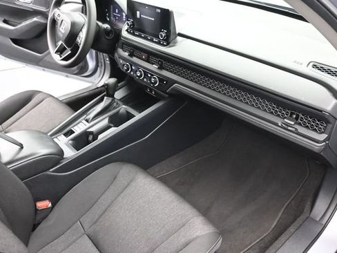 Used 2023 Honda Accord EX image 17