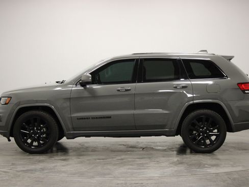 Used 2020 Jeep Grand Cherokee Altitude RWD image 5