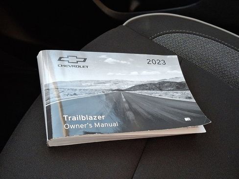 Used 2023 Chevrolet TrailBlazer LT image 28