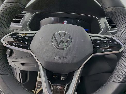 Used 2024 Volkswagen Tiguan SE R-Line AWD/4WD image 11