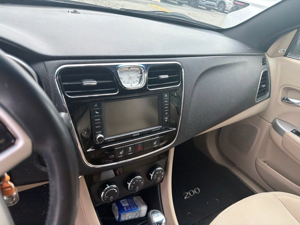 Used 2014 Chrysler 200 Limited FWD image 14