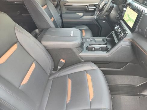 Used 2025 GMC Sierra 2500 AT4 w/ AT4 Premium Plus Package AWD/4WD image 14