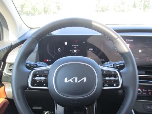 Used 2025 Kia Carnival SX Prestige FWD image 16