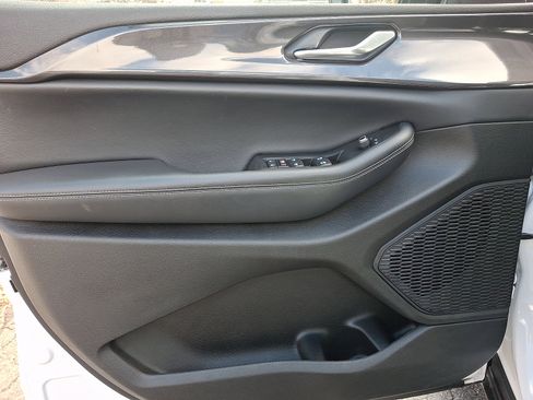 Used 2023 Jeep Grand Cherokee Altitude image 13