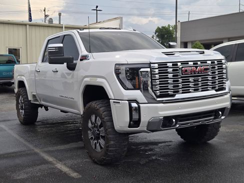 Used 2024 GMC Sierra 2500 Denali w/ Denali Reserve Package AWD/4WD image 3