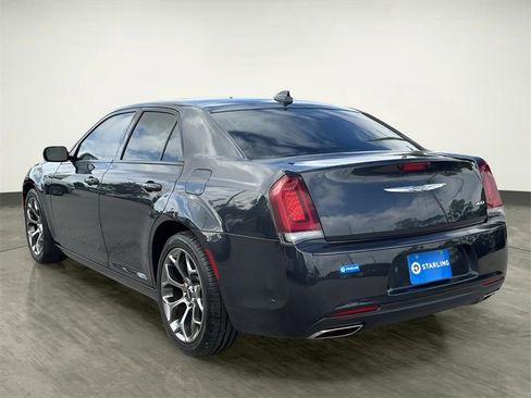 Used 2018 Chrysler 300 Touring w/ Sport Appearance Package image 5