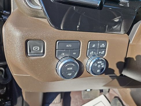 Used 2022 GMC Sierra 1500 SLT w/ SLT Convenience Package image 16