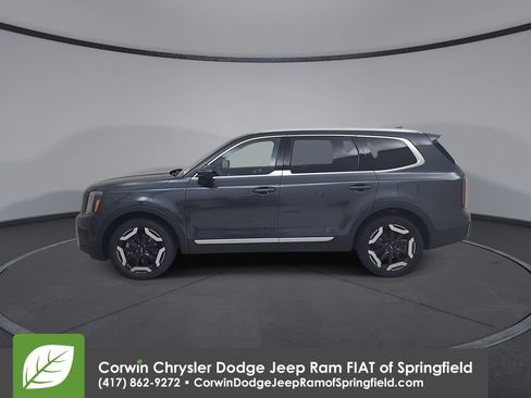 Used 2024 Kia Telluride EX w/ EX Captain's Chair Package FWD image 9