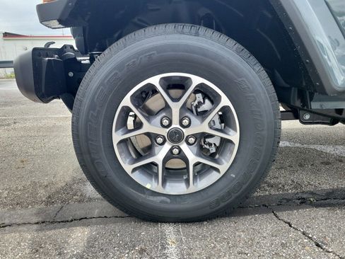 New 2025 Jeep Gladiator Sport image 27