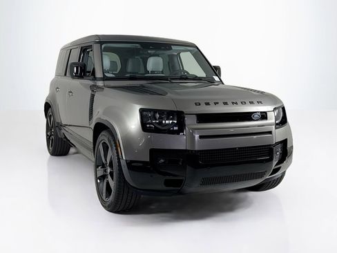 Used 2025 Land Rover Defender 110 X-Dynamic SE image 7