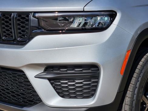 New 2025 Jeep Grand Cherokee Altitude image 5