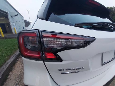 Used 2025 Subaru Outback AWD/4WD image 33