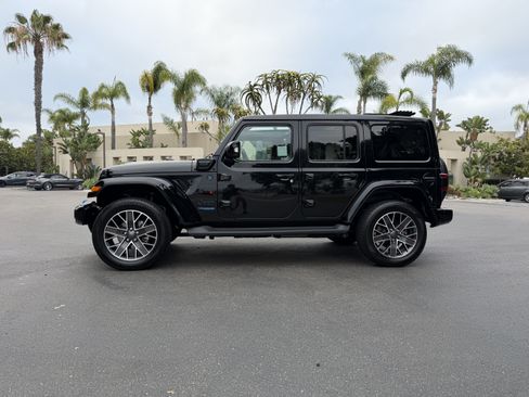 Used 2022 Jeep Wrangler Unlimited Sahara AWD/4WD image 5