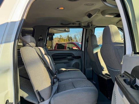 Used 2005 Ford Excursion XLT image 13