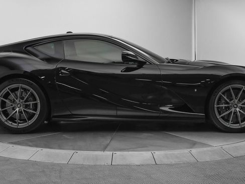 Used 2018 Ferrari 812 Superfast RWD image 8