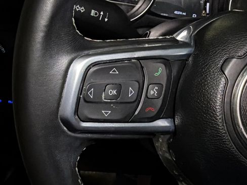 Used 2022 Jeep Wrangler Unlimited Sahara AWD/4WD image 24