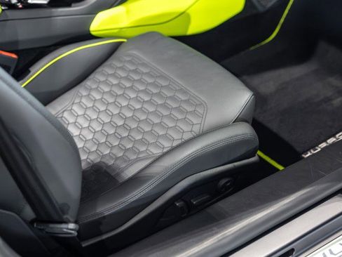 Used 2022 Lamborghini Huracan EVO RWD image 52