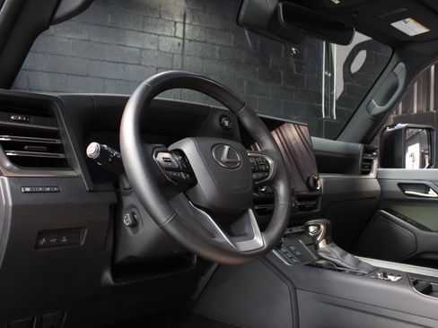 Used 2024 Lexus GX 550 AWD/4WD image 31