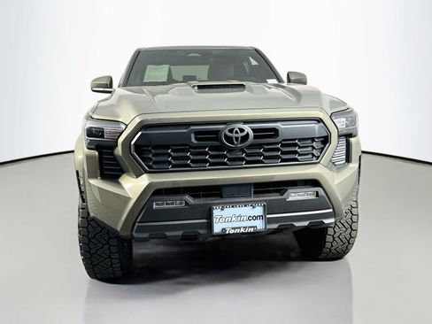 Used 2025 Toyota Tacoma TRD Sport AWD/4WD image 2