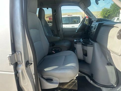 Used 2011 Ford E-350 and Econoline 350 XLT image 17
