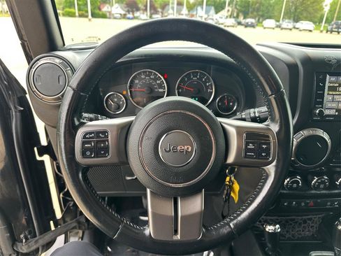 Used 2018 Jeep Wrangler Unlimited Sahara AWD/4WD image 16