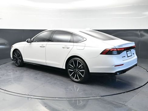 Used 2024 Honda Accord Touring image 7