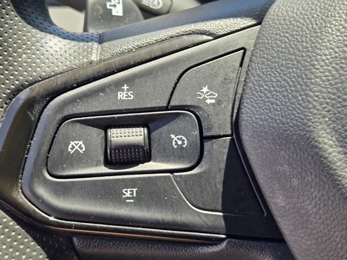Used 2023 Chevrolet Bolt EUV LT FWD image 22