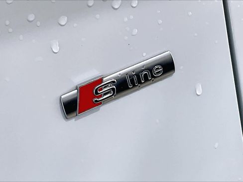 Used 2023 Audi Q5 e Premium Plus w/ Premium Plus Package image 15