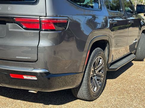 Used 2022 Jeep Wagoneer Series III w/ Convenience Group I image 4