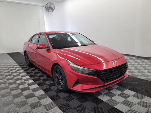 Used 2021 Hyundai Elantra SEL w/ Convenience Package FWD image 13