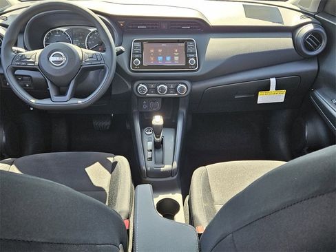 New 2025 Nissan Kicks Play S image 6