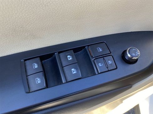 Used 2014 Toyota Highlander Plus image 23