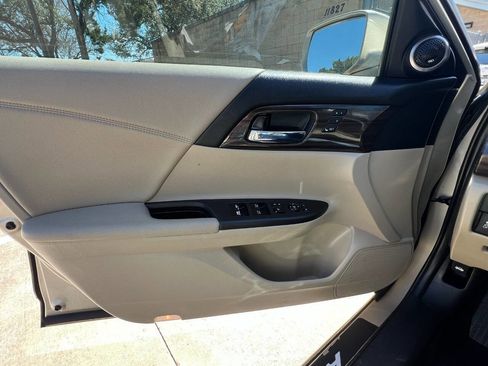 Used 2017 Honda Accord EX-L image 35