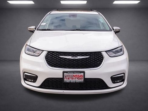 Used 2023 Chrysler Pacifica Limited image 9