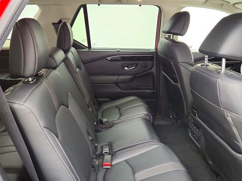 Used 2025 Honda Pilot Touring image 24