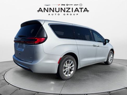 New 2026 Chrysler Pacifica Select image 5