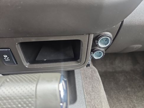 Used 2015 Nissan Frontier SV image 27