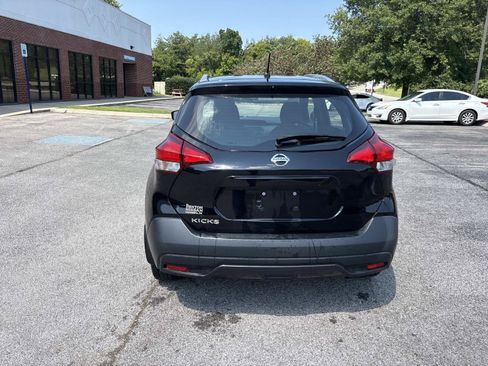 Used 2019 Nissan Kicks S FWD image 7