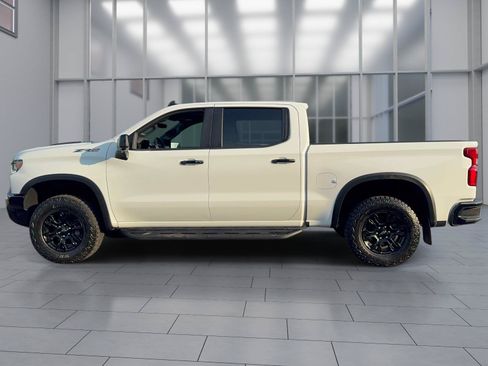 Used 2023 Chevrolet Silverado 1500 ZR2 w/ Technology Package AWD/4WD image 4