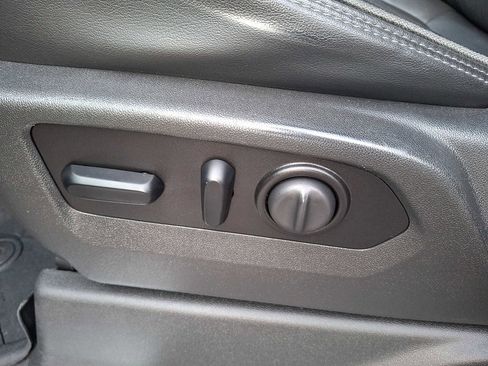 Used 2021 Chevrolet Silverado 1500 High Country w/ Technology Package image 9